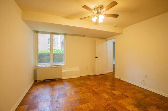 Building Photo - Spacious 1 BR/1BA Condo in Glover Park!