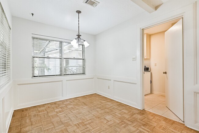 Building Photo - 2005 La Salle Ln