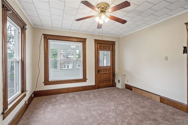 Building Photo - 115 W 1st St S