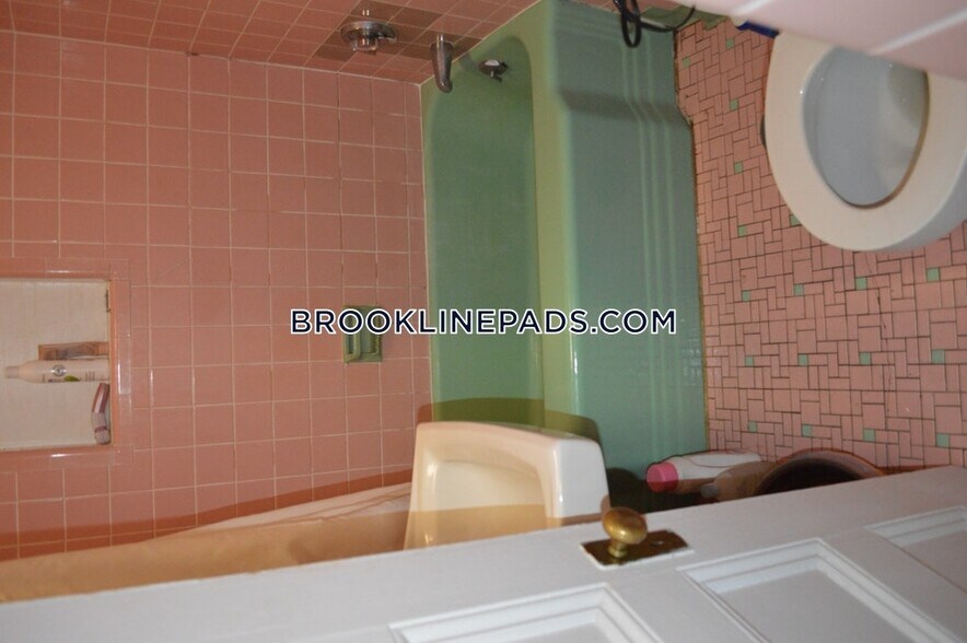 Primary Photo - 1223 Beacon St