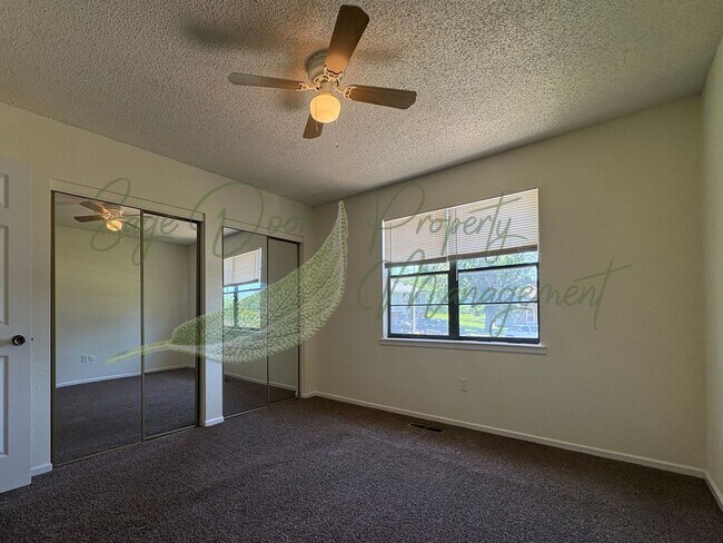 Building Photo - SPACIOUS TOWNHOME WITH GARAGE!!!