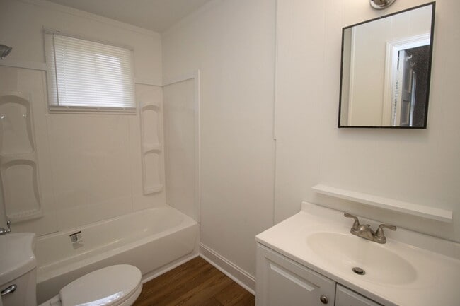 Building Photo - 1213B Suber Street – Stylish, Comfortable ...