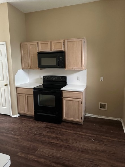 Building Photo - 2604 Crystal Falls Dr