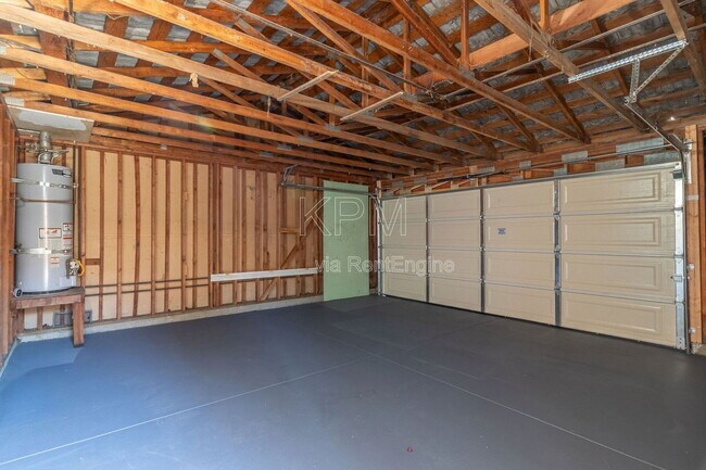 Building Photo - 8720 Fox Creek Dr