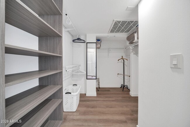 Building Photo - 7368 E Pleasant Run