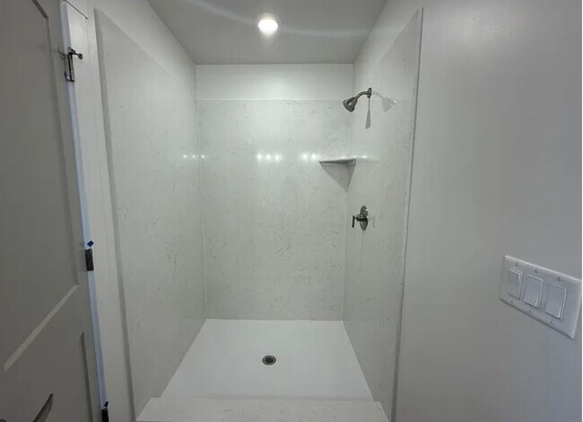 Building Photo - Brand New unit!