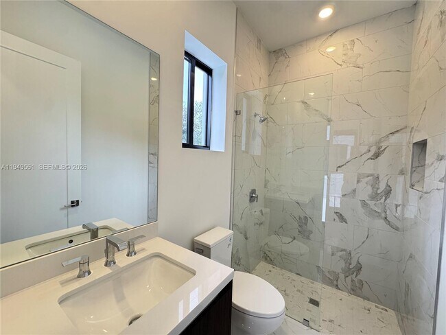 Building Photo - 19749 NE 16th Pl