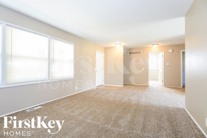 Building Photo - 2881 Wintergreen Dr