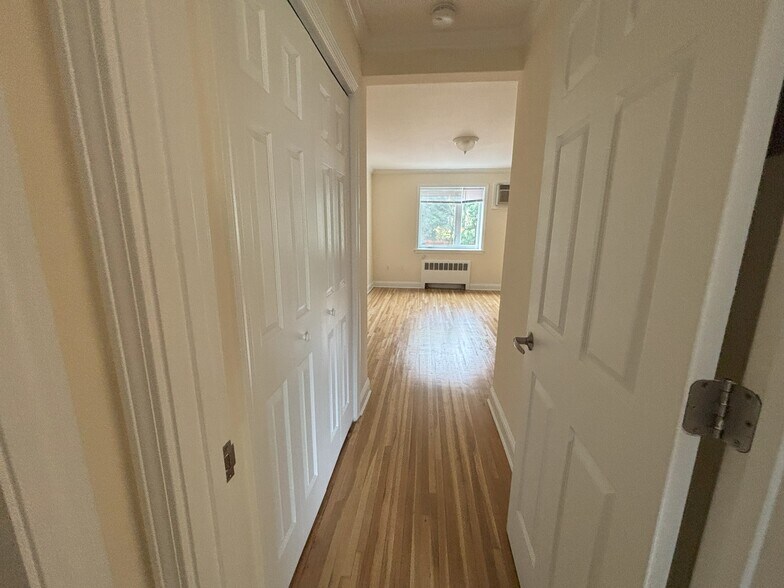 Building Photo - 105 Longwood Ave