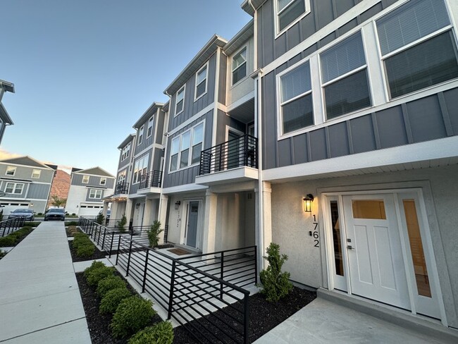 Building Photo - 1762 W 220 S