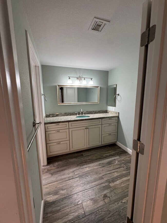 Building Photo - Cameldale Gated Community