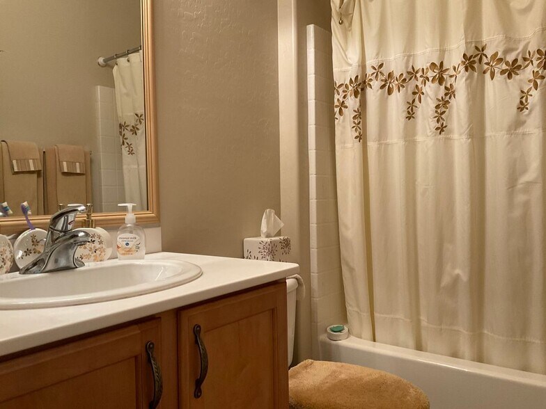 Building Photo - 7937 North Tern