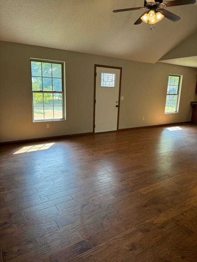 Building Photo - Beautiful Home Strafford, Missouri