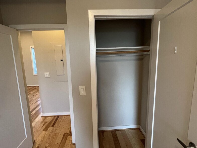 Building Photo - 1247 Penn St NE