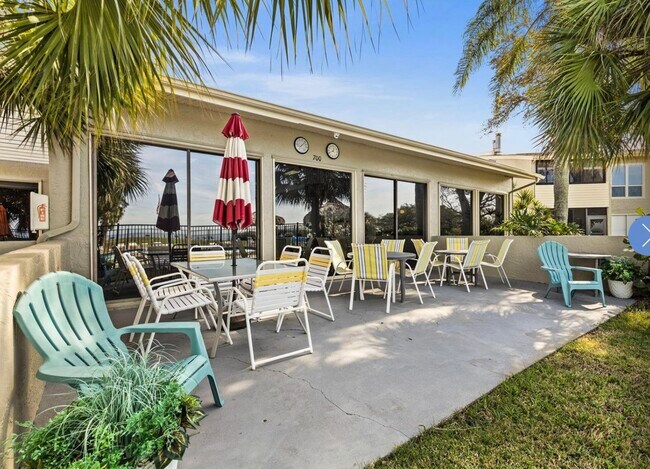 Building Photo - 610 Windrush Bay Dr