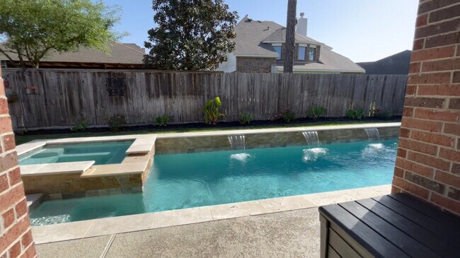 Building Photo - 12643 Jamestown Crossing Ln