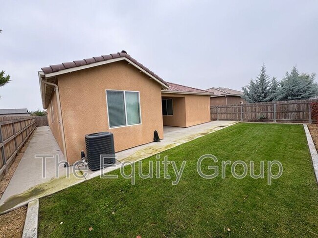 Building Photo - 4526 W Flagstaff Ave