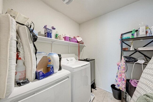 Building Photo - 229 Prairie Falcon Wy
