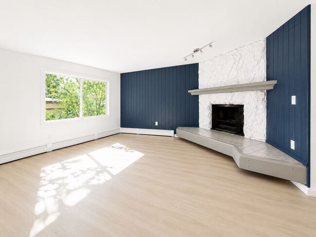 Building Photo - 4011 E Turnagain Blvd