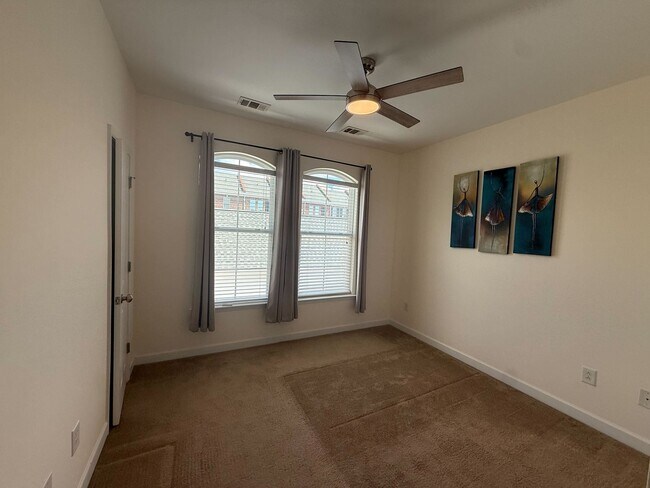 Building Photo - Market Common - 2 Bedroom / 2.5 Bathroom Townhouse