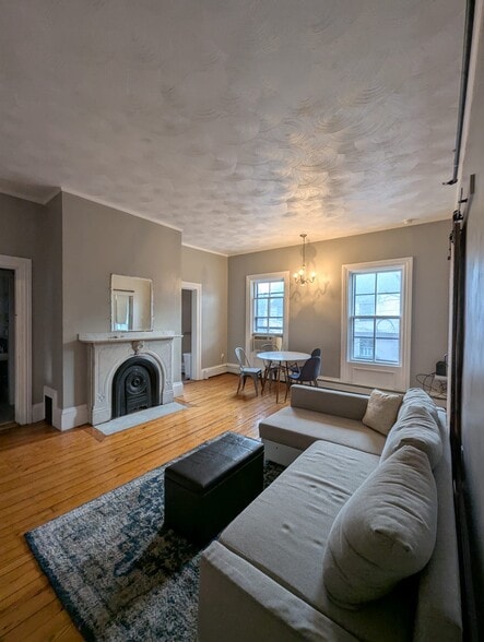 Building Photo - 178 Bowen St