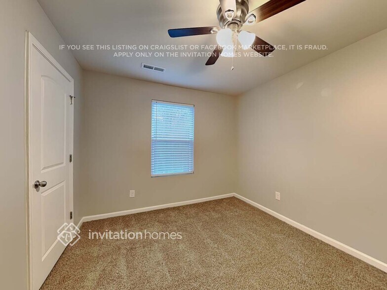 Building Photo - 915 Mathis Ave