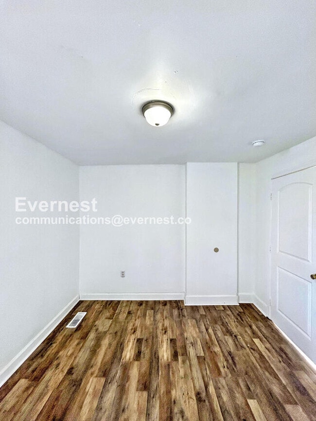 Building Photo - 709 Cameron St