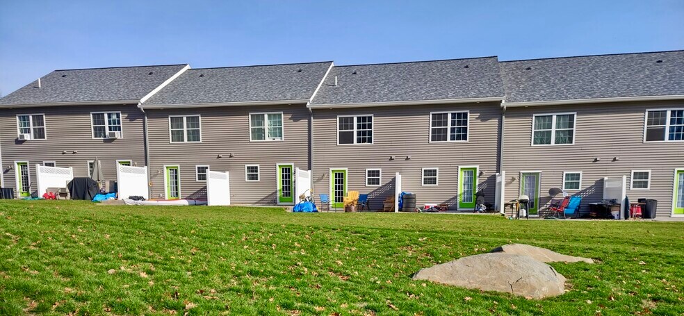 Building Photo - 117 Old Pine Hill Rd