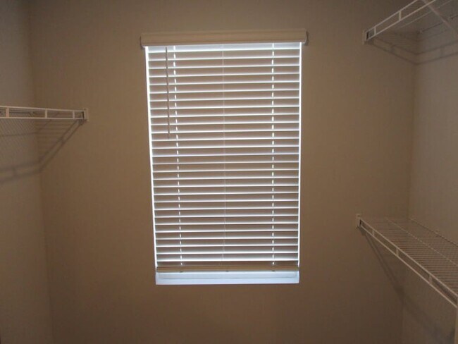 Building Photo - 515 Ferndale Pl