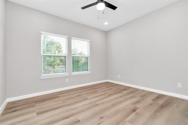 Building Photo - 2347 Hoskins Dr