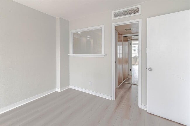 Building Photo - 1800 Lavaca St