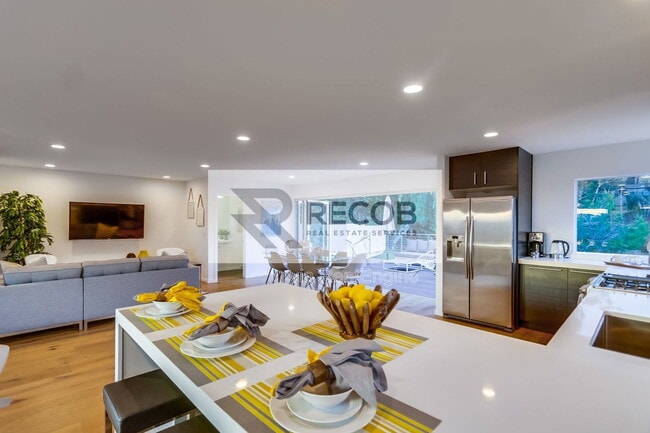 Building Photo - 2641 Curlew St