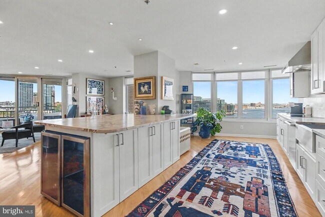Building Photo - 100 Harborview Dr