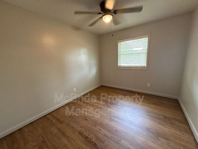 Building Photo - 1437 Ridgewood Dr