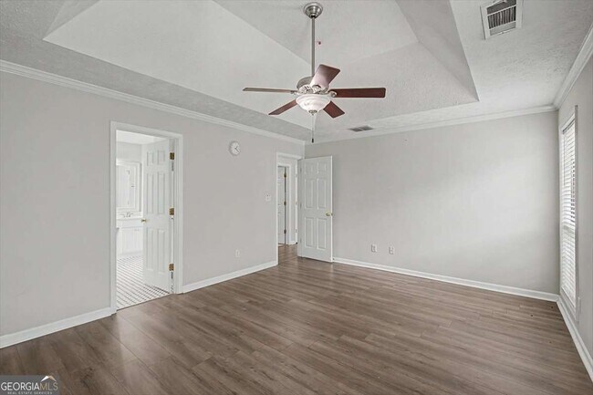 Building Photo - 665 Peachtree Trails Dr