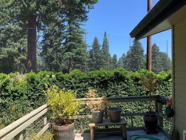 Building Photo - 2 Bedroom Condo on Country Club Road