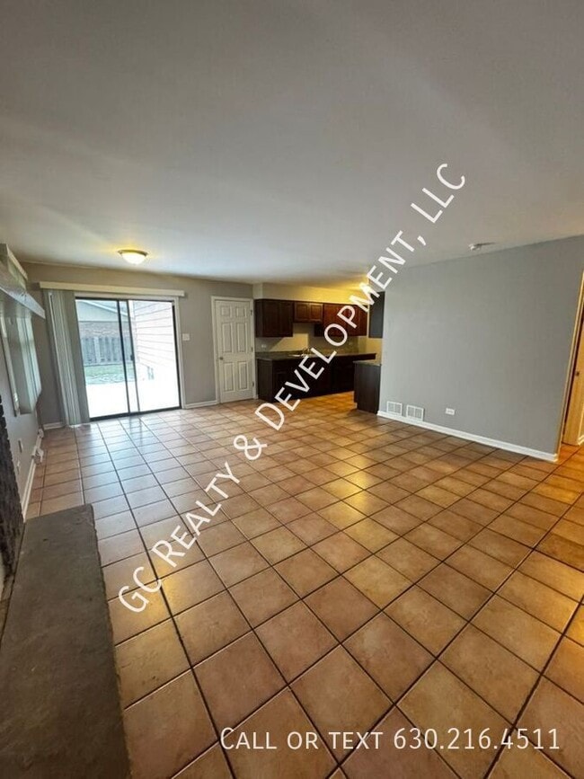 Building Photo - 1104 W 187th St