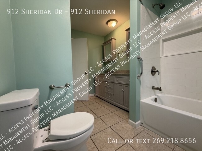 Building Photo - 912 Sheridan Dr