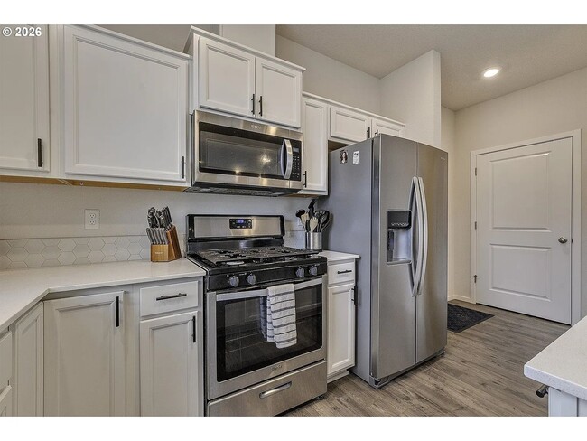 Building Photo - 898 N 18th Ave
