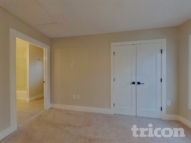 Building Photo - 3047 Ridge Ave