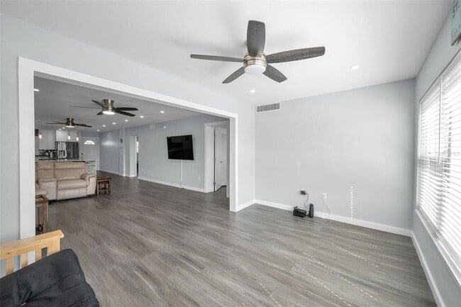 Building Photo - 300 64th Ave