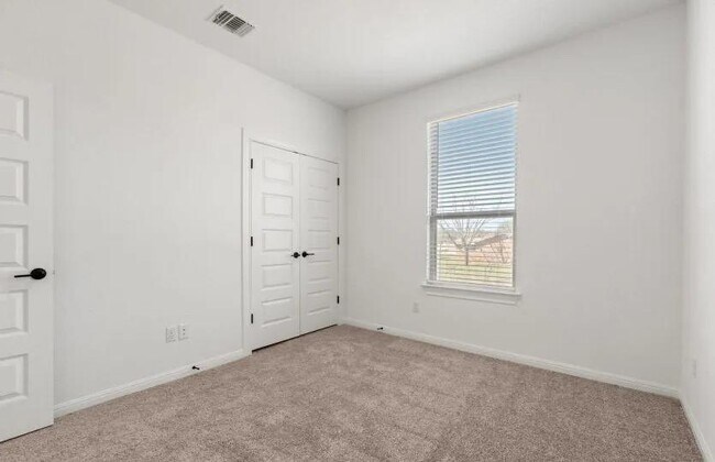 Building Photo - 2725 Woodall Dr