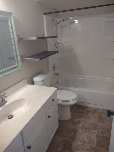 Upstairs Hall Bathroom - 322 Esquina Dr