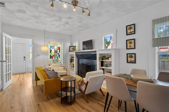 Building Photo - 918 16th St W