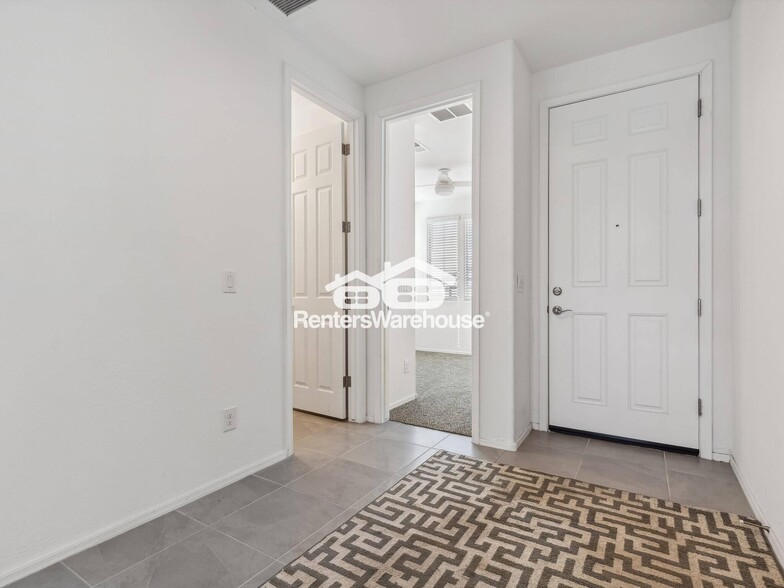 Building Photo - 1241 E Gabrilla Dr