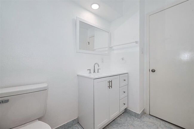 Building Photo - 25303 Lynbriar Ln