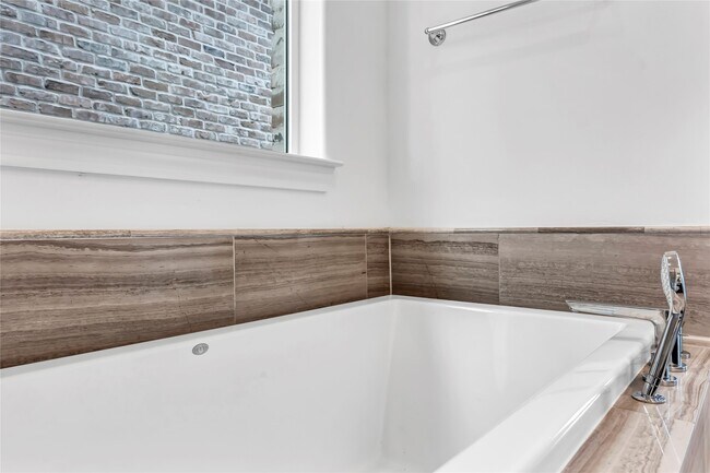 Building Photo - 4128 Willowbend Blvd