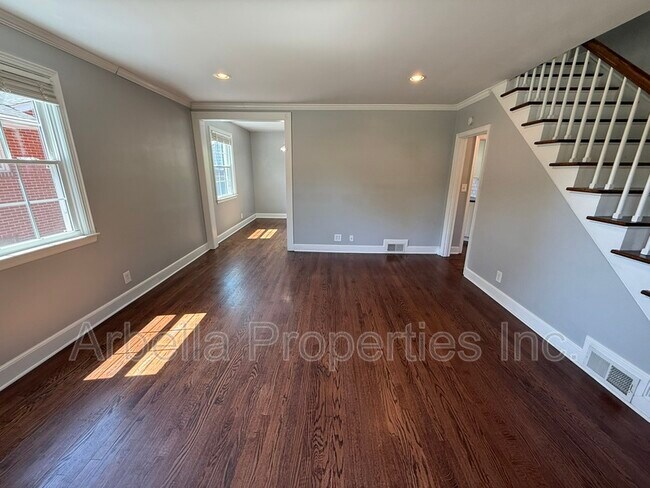 Building Photo - 1437 Valley St