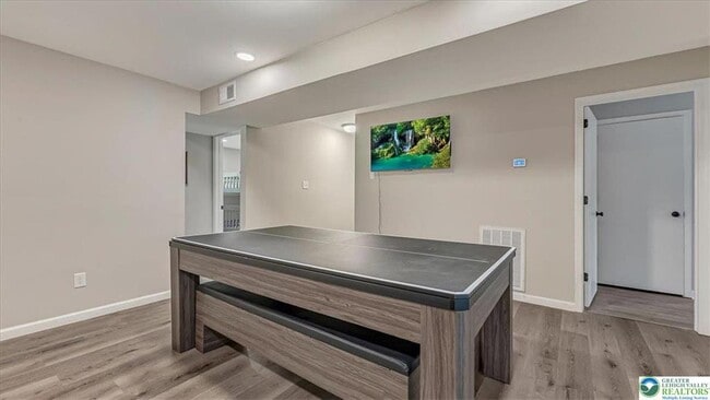 Building Photo - 115 White Oak Ct