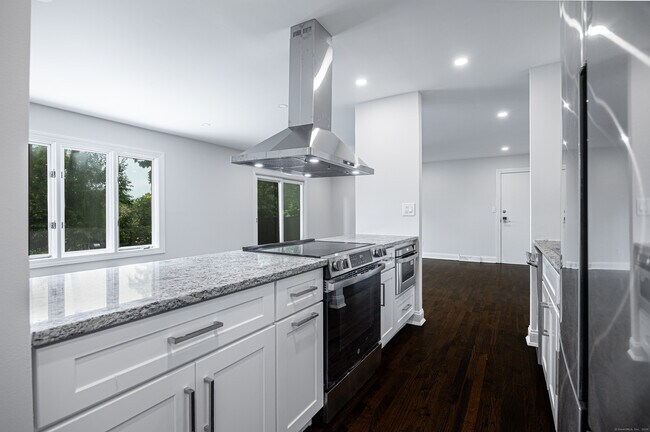 Building Photo - 516 Vincelette St